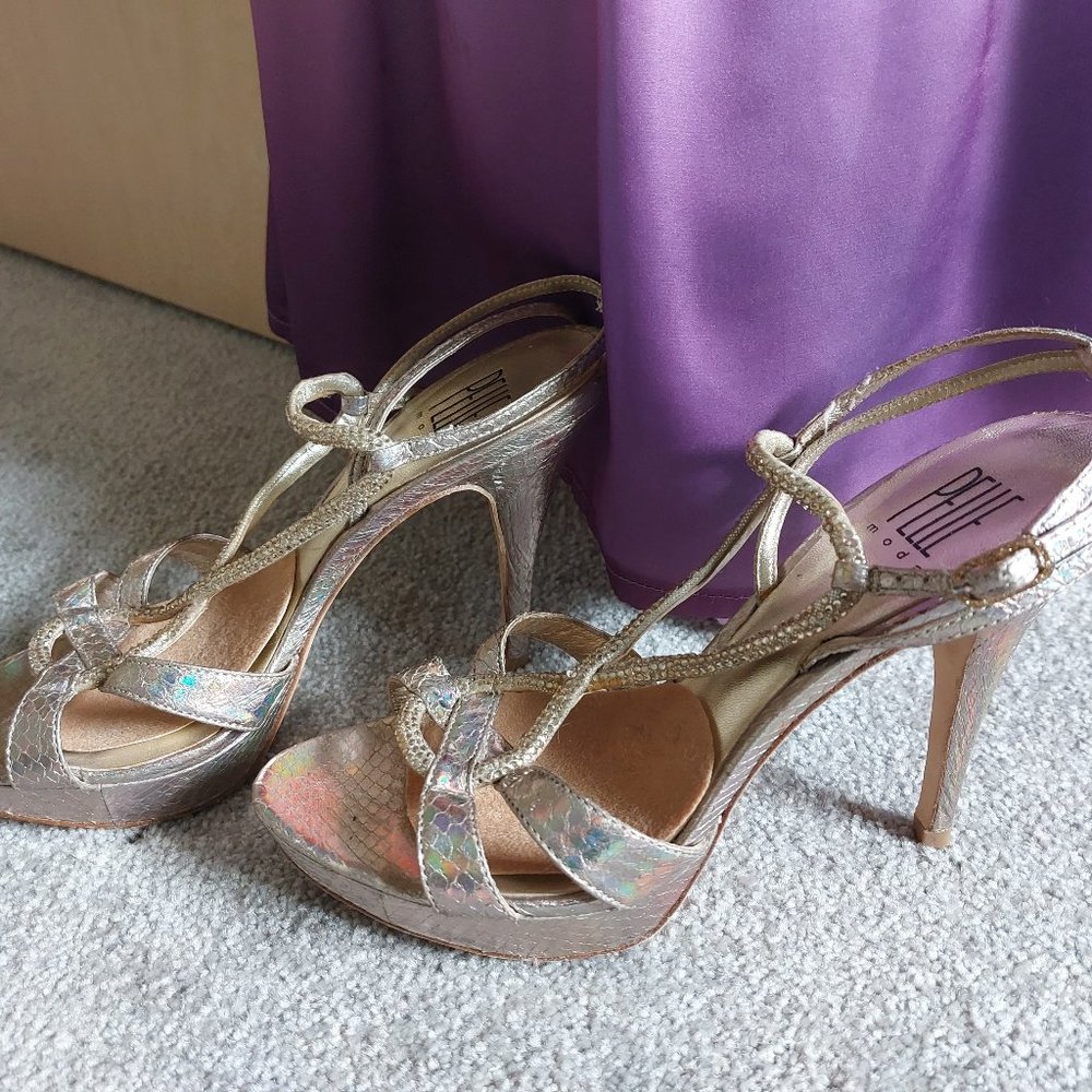 Pelle Moda Platinum Gold Metallic Rhinestone Slingback Heels 7.5
